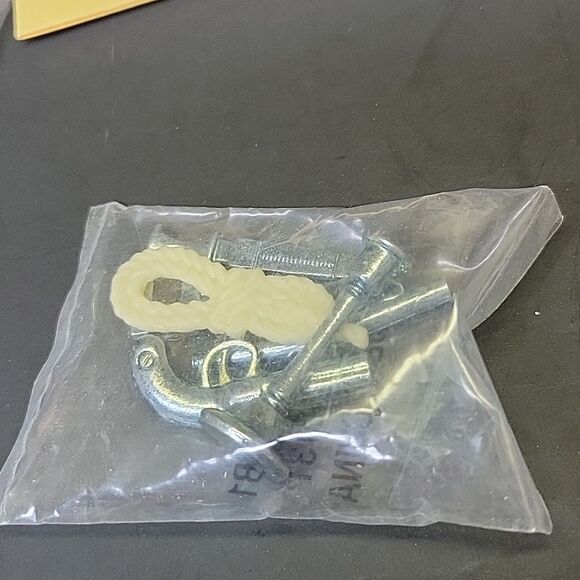 Hasbro CLUE: Classic Mystery Game, Mansion Murder w/2nd Crime Scene-NEW - Picture 6 of 11